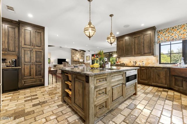 1906 Country Lane, Pasadena, CA 91107