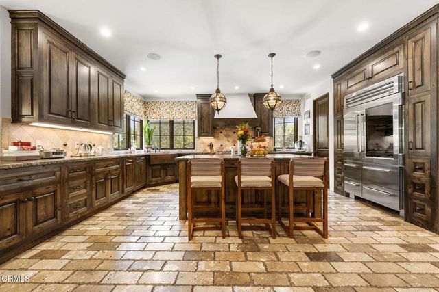 1906 Country Lane, Pasadena, CA 91107