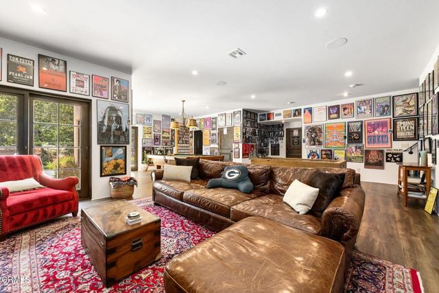 1906 Country Lane, Pasadena, CA 91107