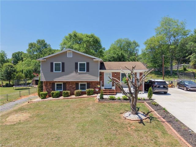 202 Harvest Drive, King, NC 27021