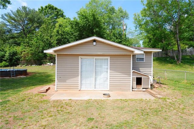 202 Harvest Drive, King, NC 27021