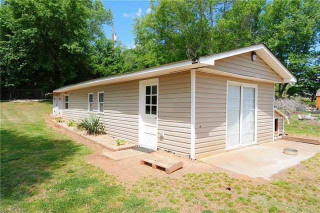 202 Harvest Drive, King, NC 27021
