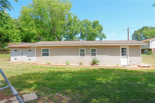 202 Harvest Drive, King, NC 27021