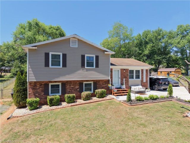 202 Harvest Drive, King, NC 27021