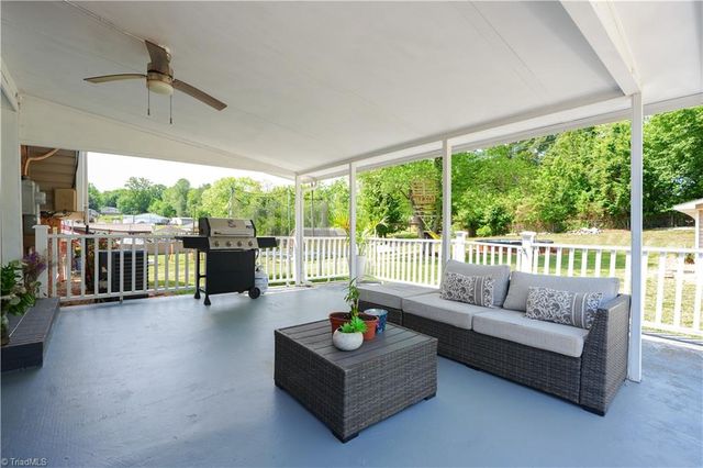 202 Harvest Drive, King, NC 27021