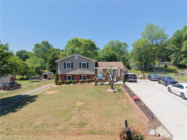 202 Harvest Drive, King, NC 27021