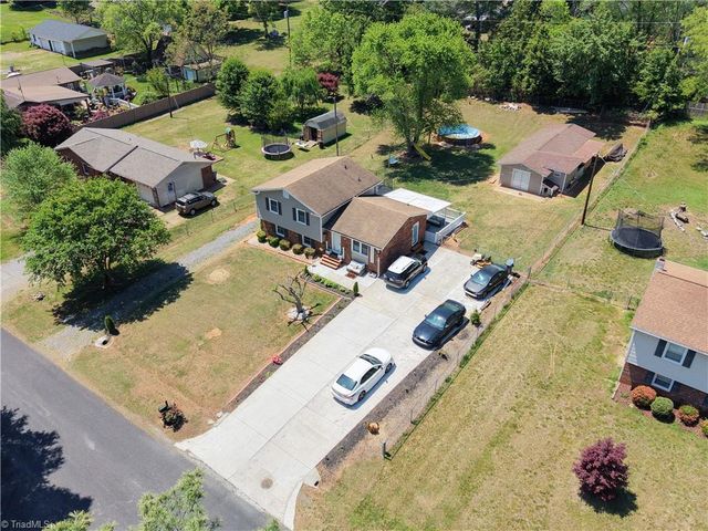 202 Harvest Drive, King, NC 27021