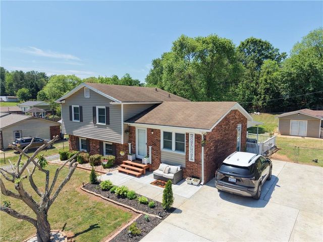 202 Harvest Drive, King, NC 27021