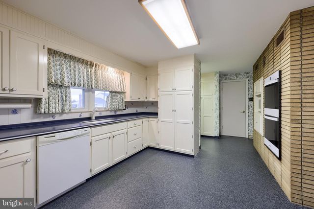 161 CREST DR, Boyertown, PA 19512