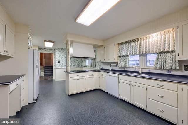 161 CREST DR, Boyertown, PA 19512