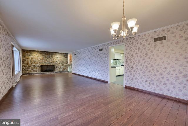 161 CREST DR, Boyertown, PA 19512