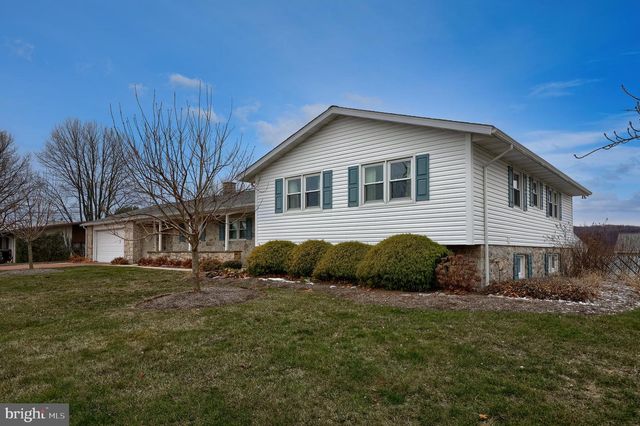 161 CREST DR, Boyertown, PA 19512