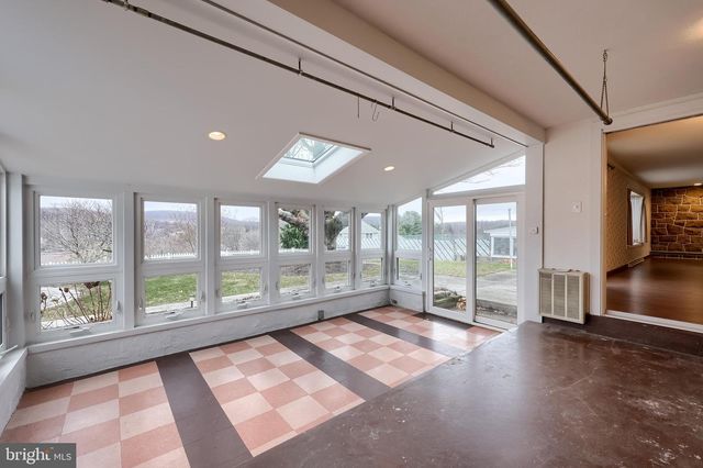 161 CREST DR, Boyertown, PA 19512