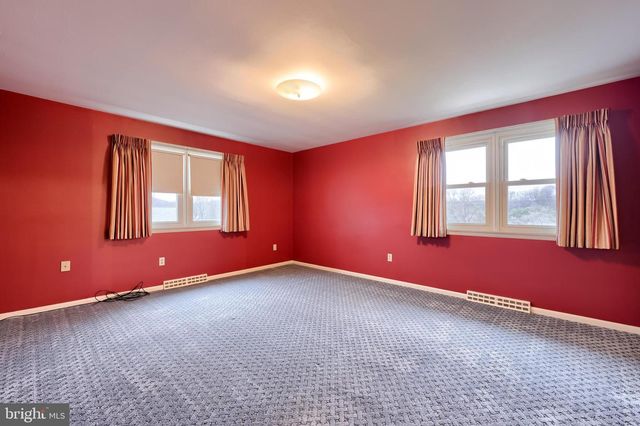 161 CREST DR, Boyertown, PA 19512