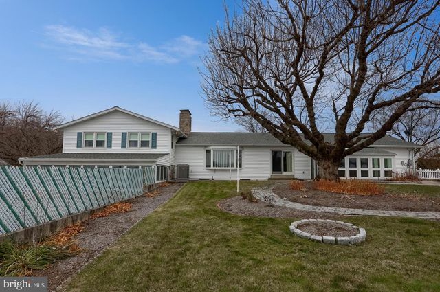 161 CREST DR, Boyertown, PA 19512