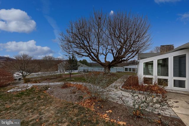 161 CREST DR, Boyertown, PA 19512