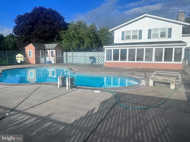 161 CREST DR, Boyertown, PA 19512