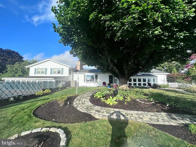 161 CREST DR, Boyertown, PA 19512