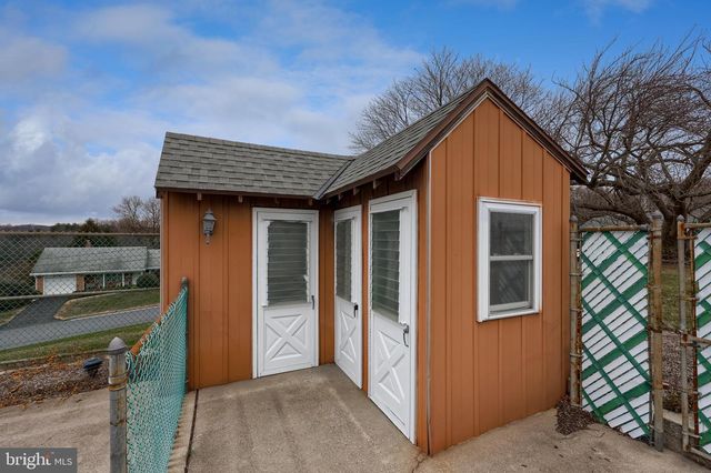 161 CREST DR, Boyertown, PA 19512