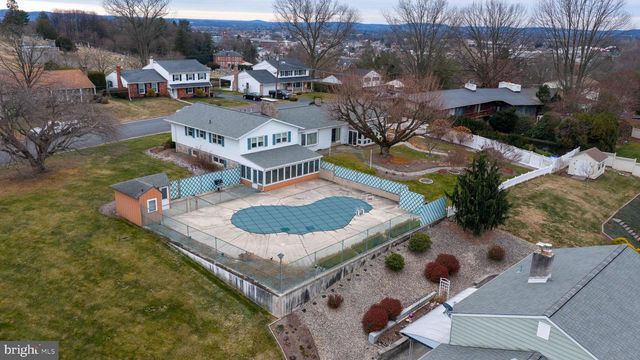 161 CREST DR, Boyertown, PA 19512