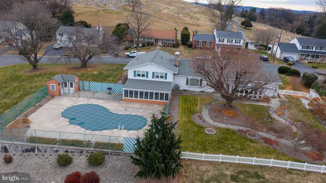 161 CREST DR, Boyertown, PA 19512