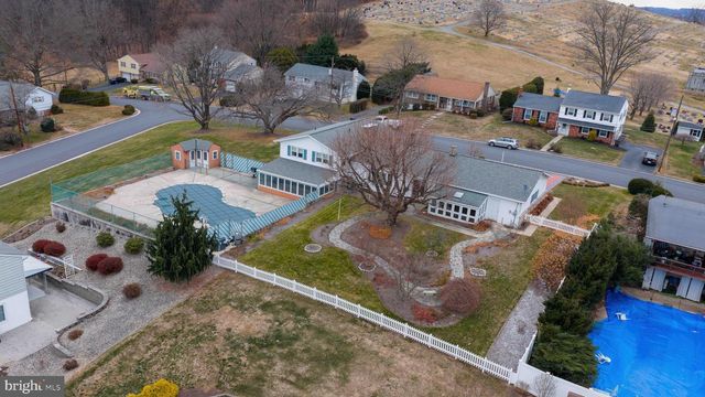 161 CREST DR, Boyertown, PA 19512