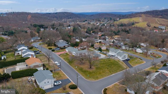 161 CREST DR, Boyertown, PA 19512