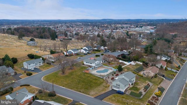 161 CREST DR, Boyertown, PA 19512