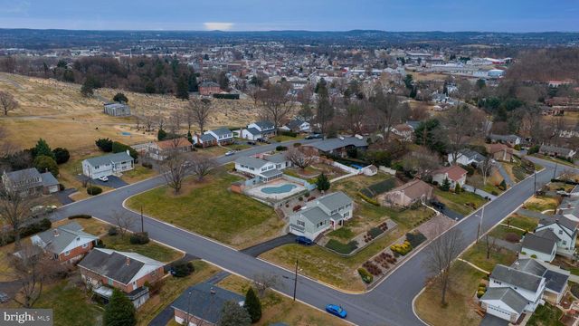 161 CREST DR, Boyertown, PA 19512