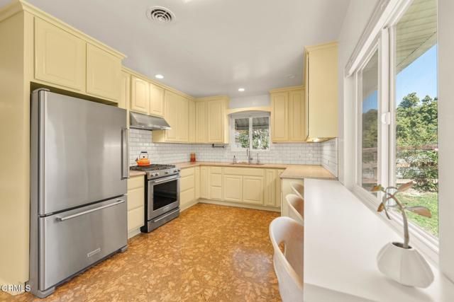 33 Monterey Drive, Oak View, CA 93022