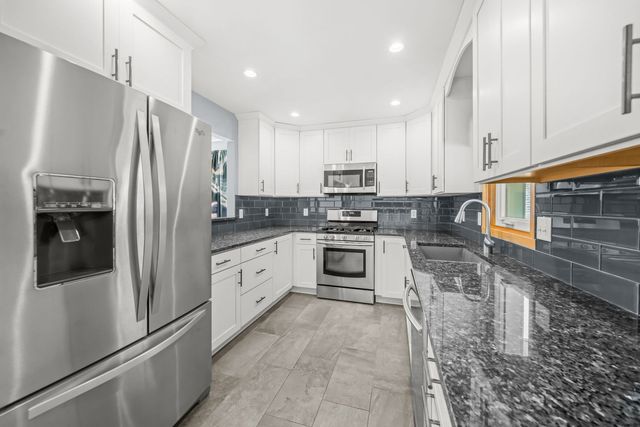12138 Paisley Drive, Loves Park, IL 61111
