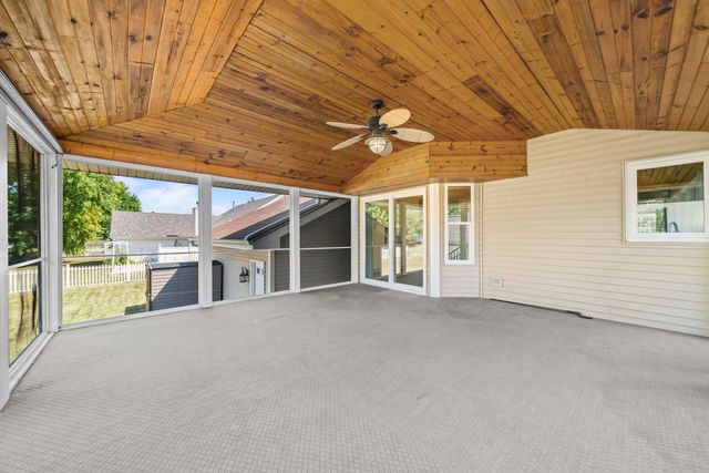 12138 Paisley Drive, Loves Park, IL 61111