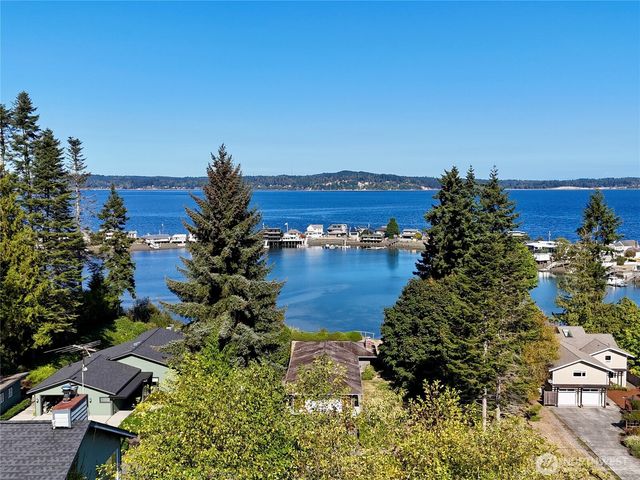 10240 NE Lafayette Avenue, Bainbridge Island, WA 98110