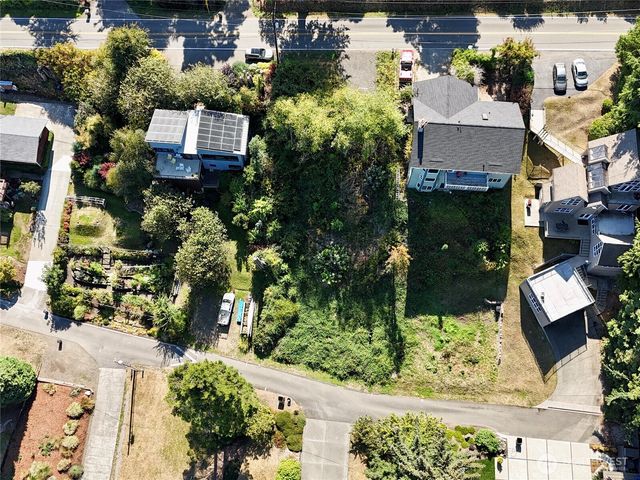 10240 NE Lafayette Avenue, Bainbridge Island, WA 98110