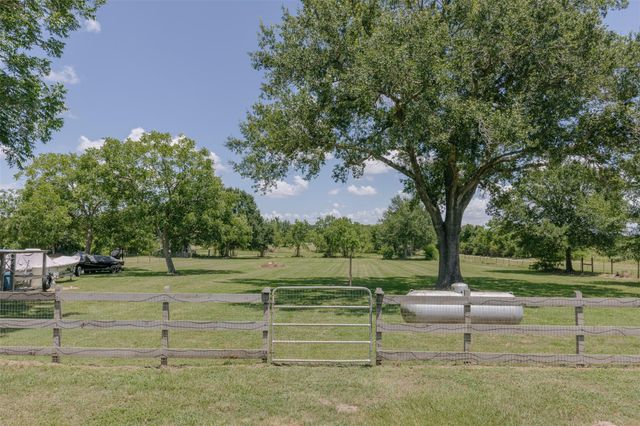 17318 Penick Road, Waller, TX 77484