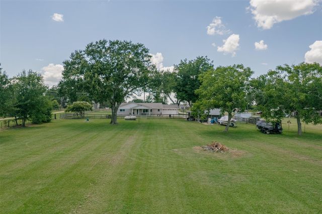 17318 Penick Road, Waller, TX 77484