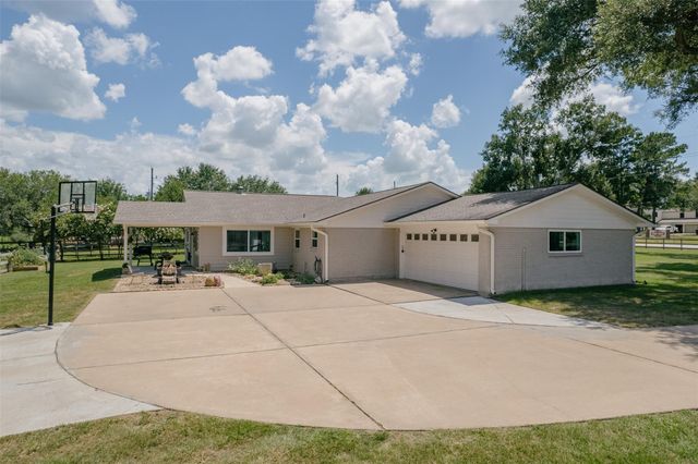 17318 Penick Road, Waller, TX 77484