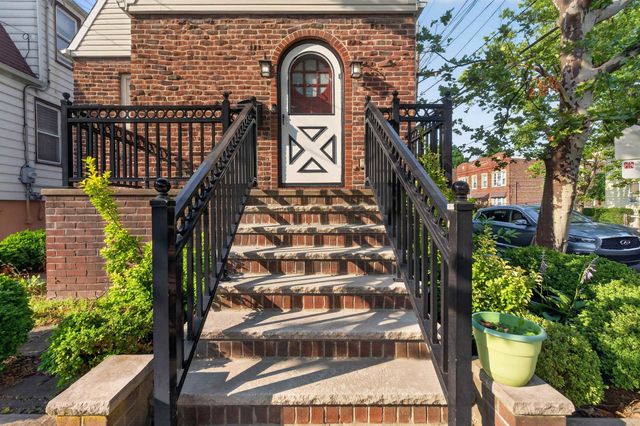 111 WEST 57TH ST, Bayonne, NJ 07002