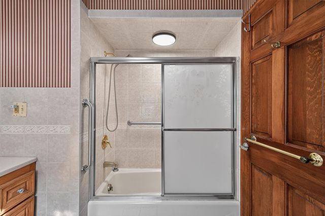 111 WEST 57TH ST, Bayonne, NJ 07002