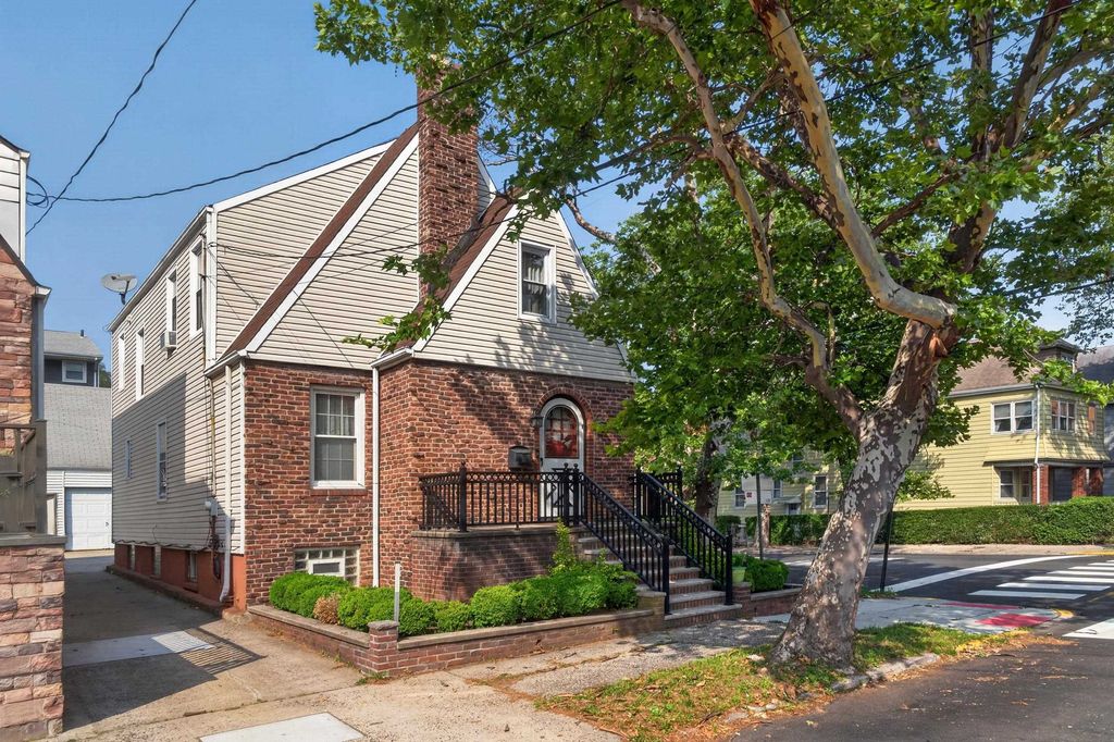 111 WEST 57TH ST, Bayonne, NJ 07002