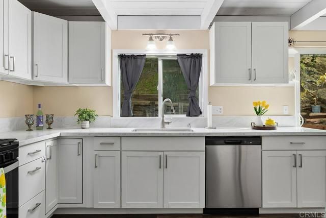 921 Lemon Avenue, Vista, CA 92084