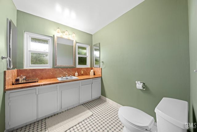 2445 Spruce Street, Bakersfield, CA 93301