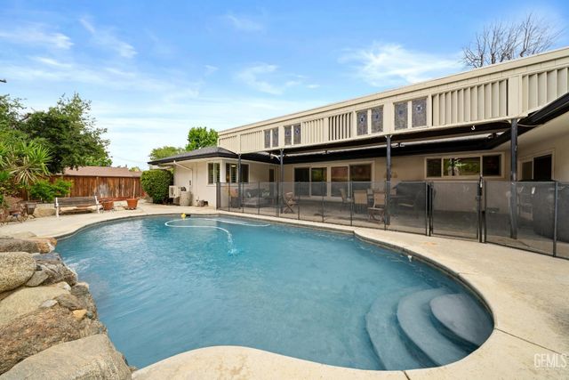 2445 Spruce Street, Bakersfield, CA 93301