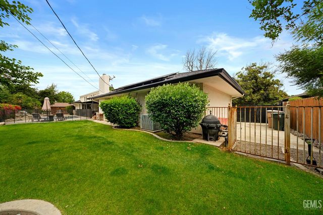 2445 Spruce Street, Bakersfield, CA 93301