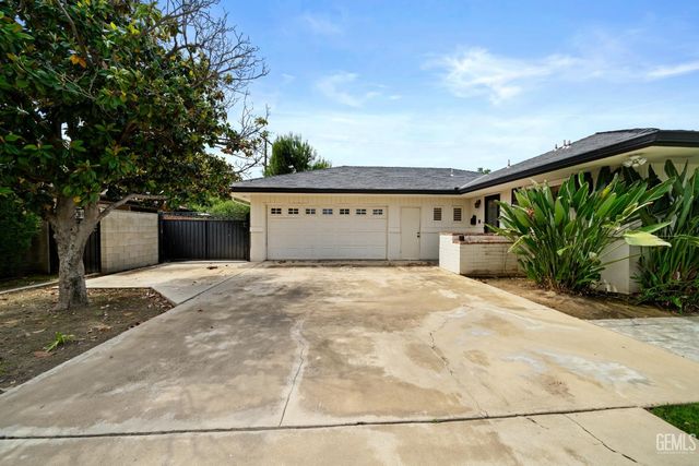 2445 Spruce Street, Bakersfield, CA 93301