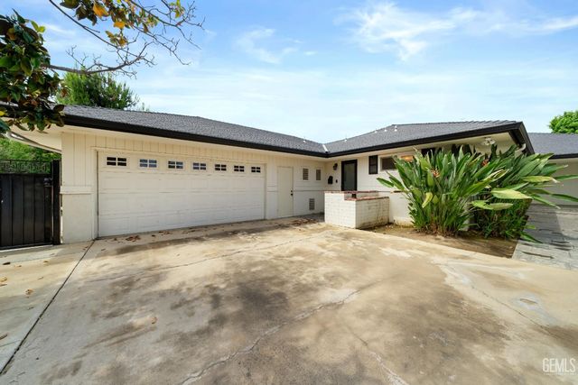 2445 Spruce Street, Bakersfield, CA 93301