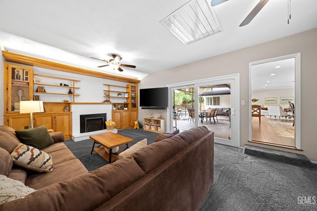 2445 Spruce Street, Bakersfield, CA 93301