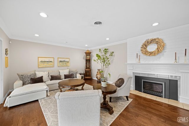 2445 Spruce Street, Bakersfield, CA 93301