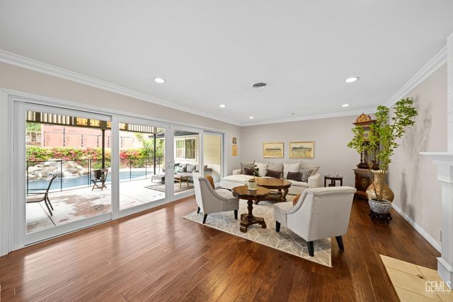 2445 Spruce Street, Bakersfield, CA 93301