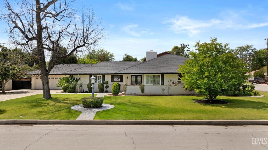 2445 Spruce Street, Bakersfield, CA 93301